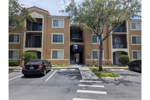 8070 N Nob Hill Rd 203, Tamarac