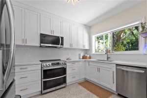 6601 SW 64th St, South Miami, FL 33143 - MLS#A11862479