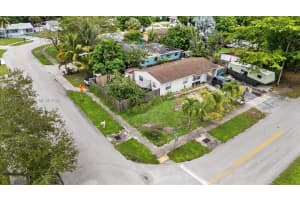 4371 Sw 24th St Fort Lauderdale, FL 33317 - MLS#A11862559