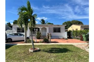 275 E 34th St, Hialeah