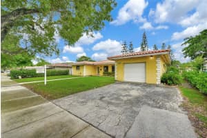 6750 White Oak Dr, Miami Lakes, FL 33014 - MLS#A11862786