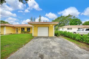 6750 White Oak Dr, Miami Lakes, FL 33014 - MLS#A11862786