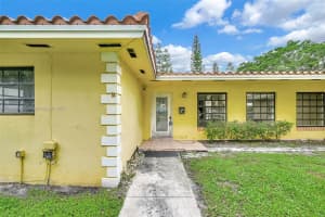 6750 White Oak Dr, Miami Lakes, FL 33014 - MLS#A11862786