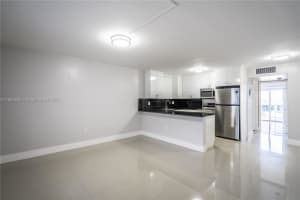 1986 Biarritz Dr 304, Miami Beach, FL 33141 - MLS#A11862805