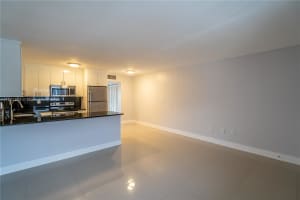 1986 Biarritz Dr 304, Miami Beach, FL 33141 - MLS#A11862805