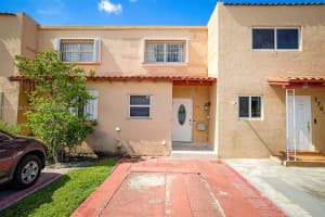 1705 W 57th St 506, Hialeah