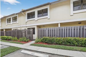 340 SW 97th Ave, Pembroke Pines, FL 33025 - MLS#A11862877