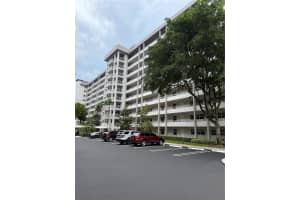 605 Oaks Dr 203, Pompano Beach