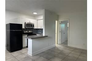 840 Ne 17th Ter 3 Fort Lauderdale, FL 33304 - MLS#A11863317