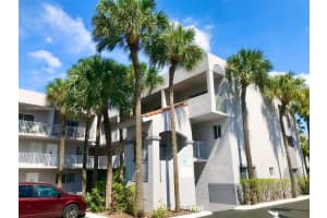 2750 W 76th St 210, Hialeah
