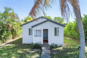 1470 Nw 73rd St, Miami