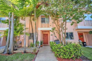 632 Nw 208th Ter, Pembroke Pines