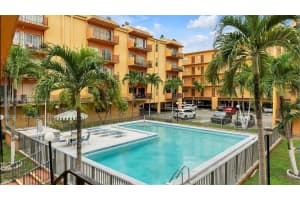 1900 W 54th St 220, Hialeah