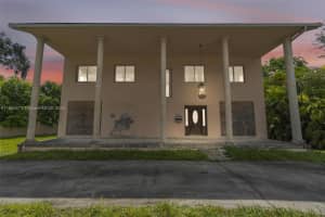9655 Biscayne Blvd, Miami Shores