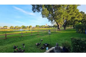 1530 W Golfview Dr, Pembroke Pines