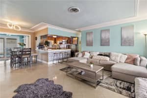 7490 Buchanan St, Hollywood, FL 33024 - MLS#A11863706