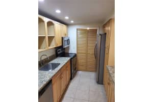 230 Lakeview Dr 207 Weston, FL 33326 - MLS#A11863739