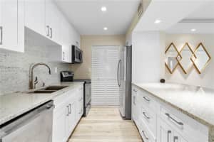 230 Lakeview Dr 106, Weston, FL 33326 - MLS#A11863761