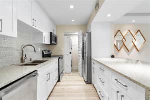 230 Lakeview Dr 106, Weston, FL 33326 - MLS#A11863761