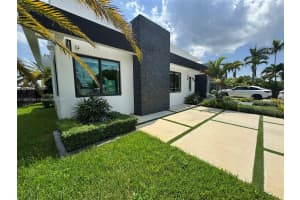 10960 Sw 42nd Ter Miami, FL 33165 - MLS#A11863789