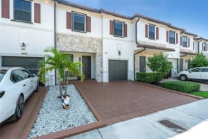 10269 W 32nd Ln, Hialeah