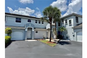 4850 Grapevine Way, Davie