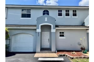 4850 Grapevine Way Davie, FL 33331 - MLS#A11863871