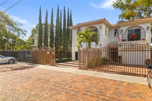 2924 Bridgeport Ave, Miami, FL 33133 - MLS#A11863988