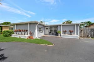 6361 Liberty St, Hollywood, FL 33024 - MLS#A11864178