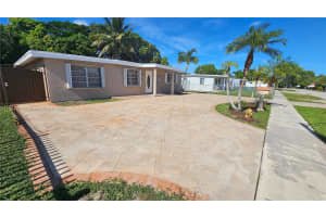 453 E 61st St Hialeah, FL 33013 - MLS#A11864346