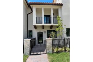 4606 Nw 83rd Path, Doral