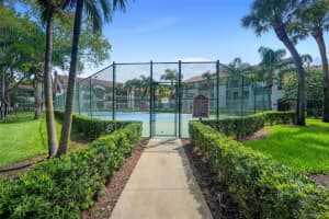 530 S Park Rd 18-11, Hollywood