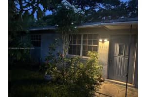 6890 Sw 16th Ct, North Lauderdale