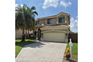 2001 NW 99th Ter 2001, Pembroke Pines, FL 33024 - MLS#A11864499