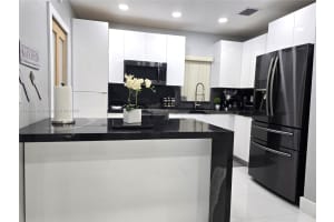 380 W 41st St, Hialeah
