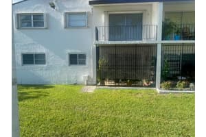 9520 Sw 8th St 111, Miami