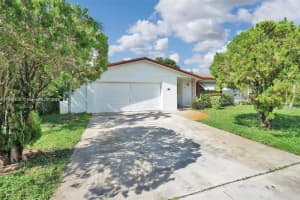4411 NW 14th St, Lauderhill, FL 33313 - MLS#A11864614