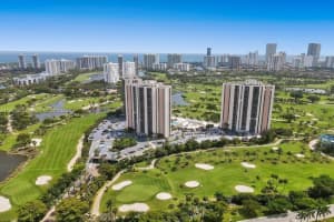 20301 W Country Club Dr 829, Aventura