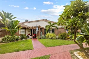 2731 S Parkview Dr, Hallandale Beach
