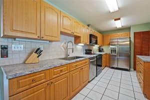 7321 E Mcarthur Pkwy, Hollywood