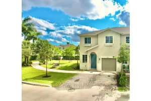 1202 Nw 208th Ter, Miami Gardens