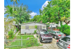 1736 Nw 69th St, Miami