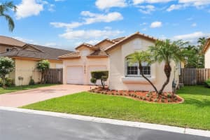 9764 NW 32nd St, Doral, FL 33172 - MLS#A11865078