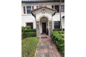 8963 W 35 Av. Hialeah Gardens, FL 33018 - MLS#A11865141