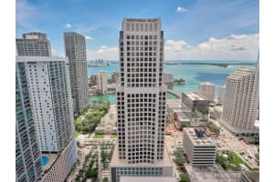 68 Se 6th St 3705, Miami