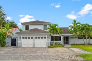 8705 Nw 150th Ter, Miami Lakes