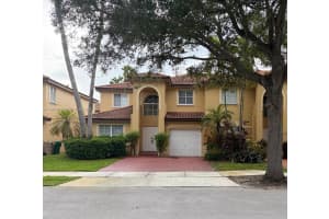 233 E Forest Oak Cir, Davie