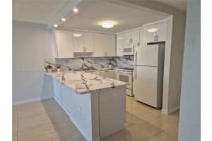 6990 Nw 186th St 4-411, Hialeah