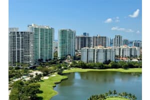 3675 N Country Club Dr 2603, Aventura