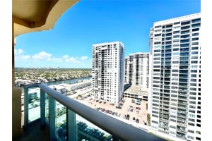 MLS# A11865536, Hollywood, Florida 33019